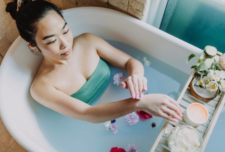 How to Make a Homemade Body Scrub for Glowing, Healthy Skin 1 How to Make a Homemade Body Scrub for Glowing, Healthy Skin